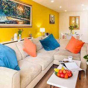 https://luxury-city-apartment-underground-parking-5.belfasthotelsireland.com